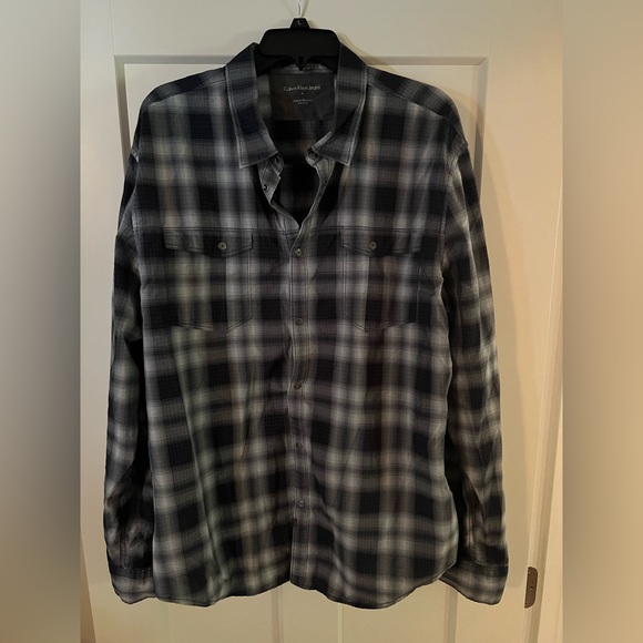 Mens XL plaid long sleeve plaid shirt. Calvin Klein. Narrow cut. Great shape. - Picture 2 of 2